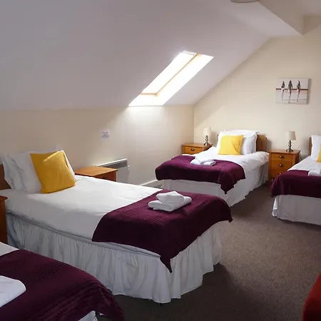 The Courtyard 3*