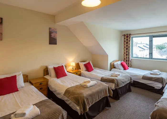The Courtyard 3*